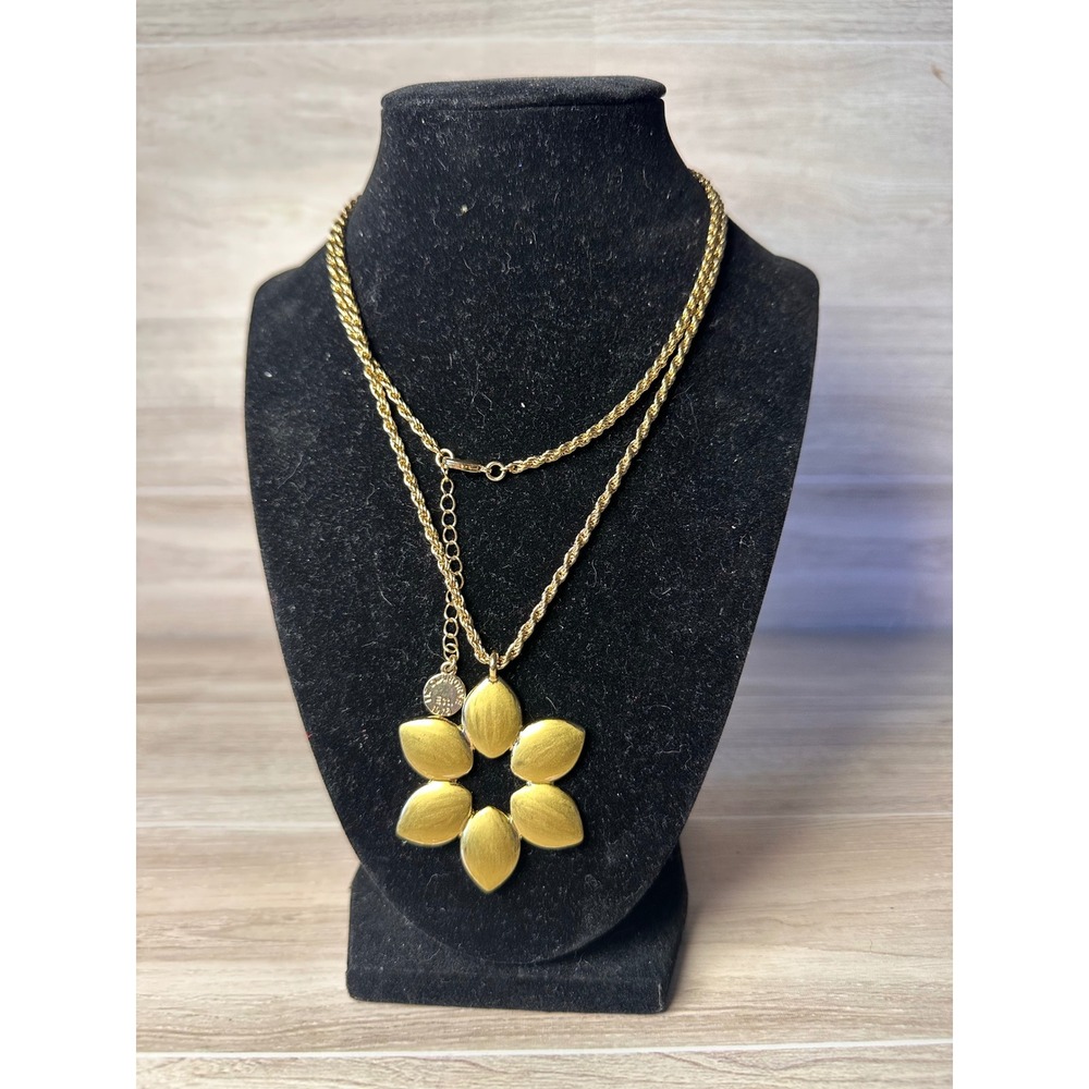 Liz Claiborne Flower Pendant Necklace Women OS Gold Excellent Rope Chain Floral